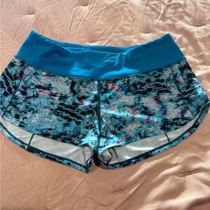 Lululemon speed 2.5”Athletica Blue Patterned Athletic Shorts